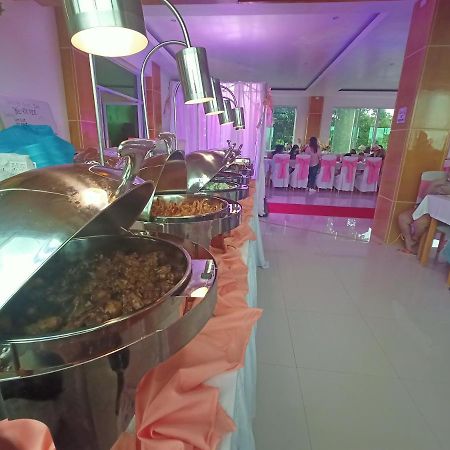 فندق تشيرز كورتيارد بويرتو برينسيسا المظهر الخارجي الصورة